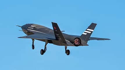 Türkischer unbemannter Kampfjet Kizilelma von Baykar im Steigflug