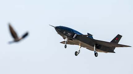 Baykar, TAI, Drohnen, Türkei, Drohne, unbemanntes Flugsystem, UAV, Militär, Anka III, Bayraktar TB2, Bayraktar TB3, Kizilelma, Aksungur
Türkischer unbemannter Kampfjet Kizilelma von Baykar im Steigflug