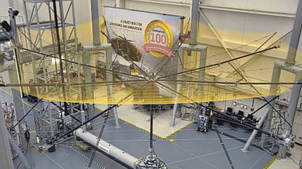 Fernerkundungssatellit Biomass, ESA, Europäischen Raumfahrtagentur, Wald, Reflektor, L3Harris, Airbus Defence and Space, Vega-C Trägerrakete, "Earth Explorer Research“-Mission Aufgeklapptes Reflektor-Drahtgeflecht des Fernerkundungssatellit Biomass