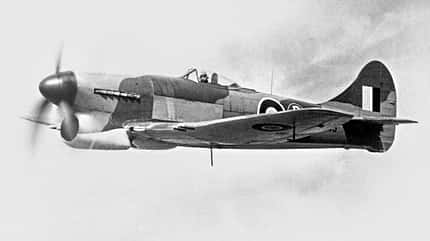 Napier Sabre, Flugmotor, 24 Zylinder, Hawker Sea Fury, Hawker Tempest, legendärer Flugmotor, H24 Hawker Typhoon mit Napier Sabre im Flug