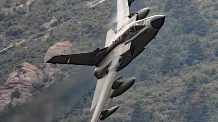 Tornado, Italien, Tiefflug, Panavia Panavia Tornado der italienischen Luftwaffe im Tiefflug.