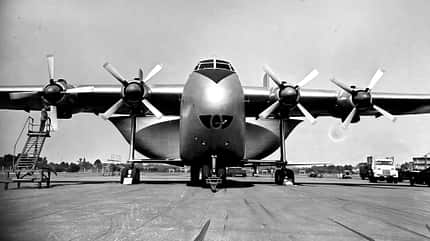 Blackburn Beverley C.1, Big Bev, RAF, Royal Air Force, Kampfzonentransporter, General Aircraft, Großbritannien, Blackburn Aircraft Ltd. Frontansicht einer Blackburn Beverley C.1 mit geöffneten Heckklappen für die Beladung