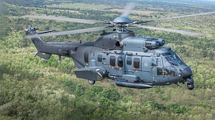 Ungarische H225M im Flug bei der Fire Blade 2025