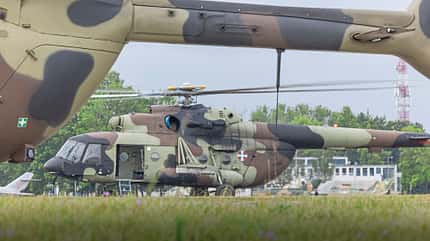 Serbische Mi-17V-5 Hubschrauber am Boden bei der Fire Blade 2025 in Ungarn