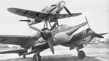 Messerschmitt Bf 109, Bf109 Varianten, Höhenjäger, Doppelrumpf, Bf109T, Trägereinsatz, Bf109F, Mistelgespann, Junkers Ju 88 Messerschmitt Bf 109F im Mistelgespann mit einer Ju 88