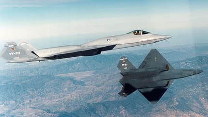 YF-23, Northrop Zwei Northrop/MDD YF-23A im Flug