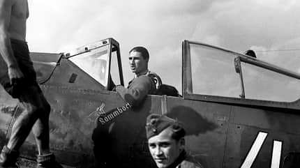 Staffelkapitän der 1./JG 54, Oberleutnant Nowotny, in seiner Fw 190 A-5 an der Ostfront im Sommer 1943