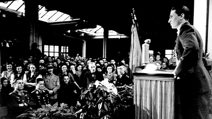 Nowotny spricht im Januar 1944 vor der Belegschaft der Mercedes Büromaschinenwerke in Zella-Mehlis