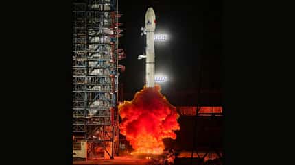 China, Raumfahrt, Tianwen 2, Tianwen-2, CNSA, Nationale Raumfahrtbehörde Chinas Chinesische Trägerrakete mittelschwere Langer Marsch 3B beim Start