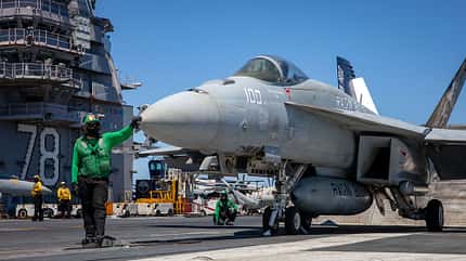F/A-18E Super Hornet am Katapult auf der USS Gerald R. Ford