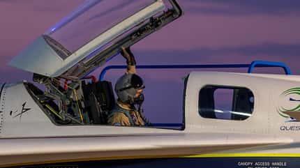 Pilot im Cockpit der NASA X-59