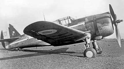 Curtiss Hawk 75, H-75A-8, Curtiss Mohawk, RAF, Curtiss H-75C-1, P-36C, Hawk 75, Curtiss P-36A, Einsitziger Jäger, Pratt & Whitney R-1830-13 Twin Wasp, Hawk 75A, Mohawk IV Eine französische H-75C-1 am Boden