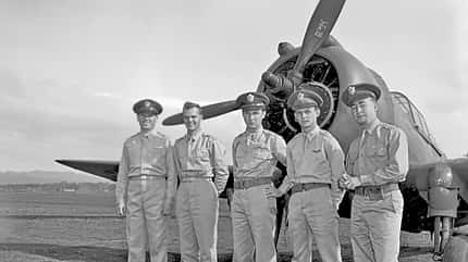 Curtiss Hawk 75, H-75A-8, Curtiss Mohawk, RAF, Curtiss H-75C-1, P-36C, Hawk 75, Curtiss P-36A, Einsitziger Jäger, Pratt & Whitney R-1830-13 Twin Wasp, Hawk 75A, Mohawk IV Fliegerhelden von Pearl Harbor vor einer P-36