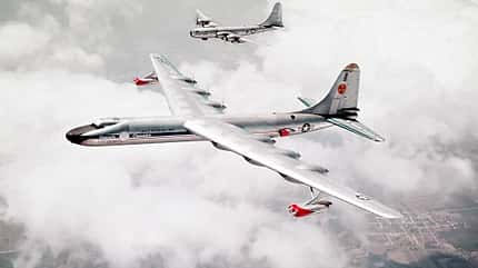 Convair NB-36H in Formation mit B-50