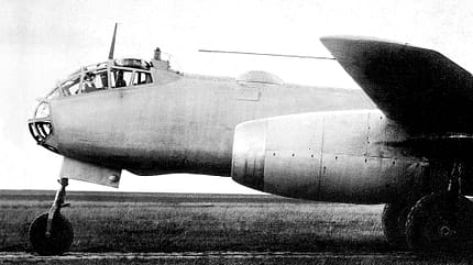 Die EF 140 V1 auf dem Feldflugplatz Tjoply Stan im September 1948