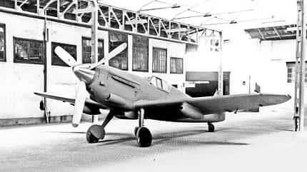 Messerschmitt Bf 109, Avia S99, Bf 109 G, Avia C.10, Avia C.110, Avia S.199, Avia C.210, S.199/C.10, Hispano Aviación, HA-1.109-K1L Tripala, HA-1.109-K1L, C.4-122, HA-1.112 K1L, Rolls-Royce Merlin, Buchón, HA-1.112 M1L HA-1.109-K1L Tripala mit 20-mm-Kanonen in Gondeln unter den Flächen