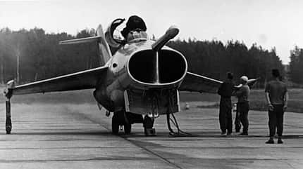 Jakowlew, Jak-36, skurrile Flugzeuge Jakowlew Jak-36 mit Bodenmannschaft