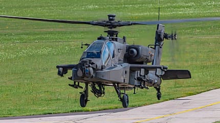 Ein von Polen geleaster AH-64D Apache der polnischen Streitkräfte im Jahr 2025