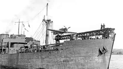 Eine startbereite Sea Hurricane der Merchant Ship Fighter Unit (MSFU) auf einem CAM Ship im Herbst 1941