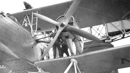 Heinkel He 59, Seeaufklärer, D-ASUO, Seenotstaffel, Seenotflugzeug, Ernst Heinkel Flugzeugwerke, Wasserflugzeug, Heinkel He 59a Startvorbereitungen an einer Heinkel He 59 des Seenotflugkommandos 2 in List