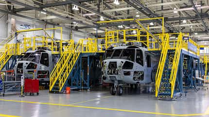 Zwei CH-53K King Stallion in der Montage
