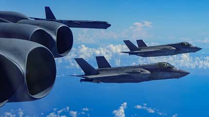 B-52H, Stratofortress, Venezuela, F-35A, B-52 B-52H und F-35A der US Air Force beim simulierten Angriff auf Venezuela