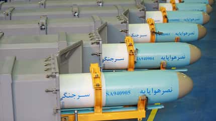 Babaiee Missile Industries stellte die erste Charge der von der IRIAF im Januar 2016 bestellten C-704KD fertig, deren Auslieferung am 9. Februar 2016 erfolgte. Bei der Übergabezeremonie waren Verteidigungsminister Brigadegeneral Dehghan und IRIAF-Kommandeur Brigadegeneral Hasan Shah-Safi anwesend. Alle Raketen wurden an die 9. TFB geliefert, wo sie von den modernisierten F-4E der 91. TFS eingesetzt werden. Babaiee Missile Industries stellte die erste Charge der von der IRIAF im Januar 2016 bestellten C-704KD fertig, deren Auslieferung am 9. Februar 2016 erfolgte. Bei der Übergabezeremonie waren Verteidigungsminister Brigadegeneral Dehghan und IRIAF-Kommandeur Brigadegeneral Hasan Shah-Safi anwesend. Alle Raketen wurden an die 9. TFB geliefert, wo sie von den modernisierten F-4E der 91. TFS eingesetzt werden.