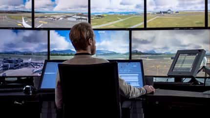 Avionor, Norwegische Flugsicherungsdienst, Tower, Remote Tower, RTC, Multi-Airport Remote Tower Operation, Indra Arbeitsplatz im Remote Tower in Norwege