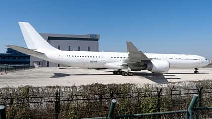 Die 7Q-YAP, ehemals HS-TNE bei Thai Airways, ist eine von vier A340-642, die von Rayoni Tourism Airline beschafft wurden. Die 7Q-YAP, ehemals HS-TNE bei Thai Airways, ist eine von vier A340-642, die von Rayoni Tourism Airline beschafft wurden.