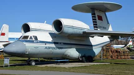 Antonow An-71 abgestellt im Museum
