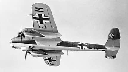 Tarnung, Kampfflugzeug, Zweiter Weltkrieg, Tarnschema, Deutsche Luftwaffe, Dornier Do 215 Do 215 im Flug mit vorschriftsmäßig aufgebrachten Stammkennzeichen