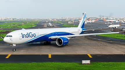 Boeing 777-300ER von IndiGo am Flughafen in Mumbai
