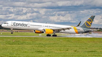 Boeing 757-300 von Condor im Landeanflug auf Frankfurt.