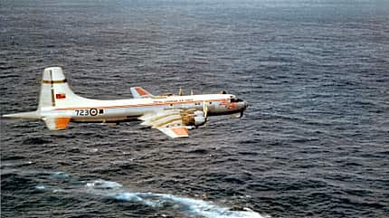 Fairchild CL-28 / CP-107 Argus über kanadischem U-Boot