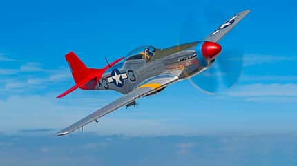 Mustang, P-51, Merlin, North American P-51 Mustang North American P-51D-20NA „Tall in the Saddle“ im Flug