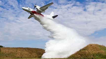 Xena, Ukraine, Löschflugzeug, Löschbomber, Antonow, An-32, An-32P, Antonov Antonow An-32P als Löschflugzeug von XENA (Ukraine).