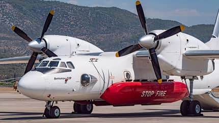Xena, Ukraine, Löschflugzeug, Löschbomber, Antonow, An-32, An-32P, Antonov Antonow An-32P als Löschflugzeug von XENA (Ukraine).