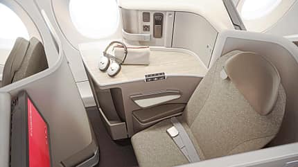 Recaro Aircraft Seating, Flugsitze, Business Class, Schwäbisch Hall, Economy-Sitze, Business-Class-Suiten Iberia Business-Class-Sitz R7 im Airbus A350 von Recaro Aircraft Seating