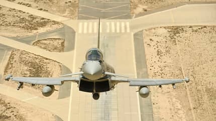 Ein Eurofighter der italienischen Luftwaffe beim Start in Kuwait