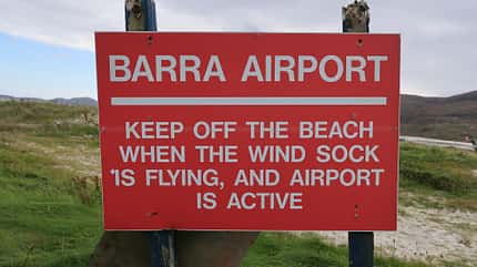Landung am Strand von Barra mit der Twin Otter von Loganair. 