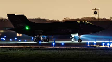 F-35A der niederländischen Luftwaffe bei einer Nachtflugübung zur Drohnenabwehr. 