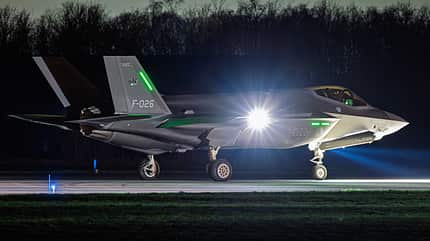 F-35A der niederländischen Luftwaffe bei einer Nachtflugübung zur Drohnenabwehr. 