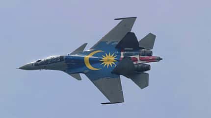Suchoi Su-30MKM der Luftstreitkräfte Malaysia mit Staatssymbol im Flug