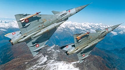 Zwie Dassault Mirage IIIS mit Canards der schweizer Luftwaffe