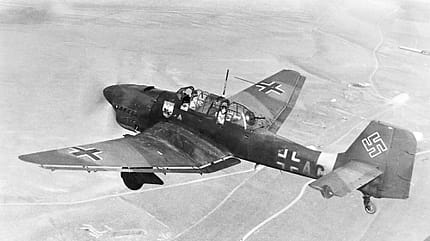 Junkers Ju 87 B des StG 77 im Flug