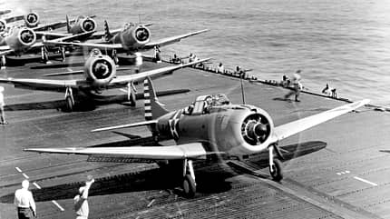 Douglas SBD-3 der Bombing Squadron 6 (VB-6) 1942 auf der USS „Enterprise“