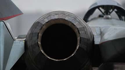 Eine russische Su-57 bei einem Triebwerkstest.