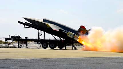 Kratos, XQ-58A, Valkyrie, Marines Unbemanntes Fluggerät startet von Rampe aus