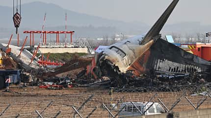 Wrack der Boeing 737 von Jeju Air nach der Bruchlandung in Südkorea.