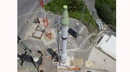 Rakete auf Startplattform